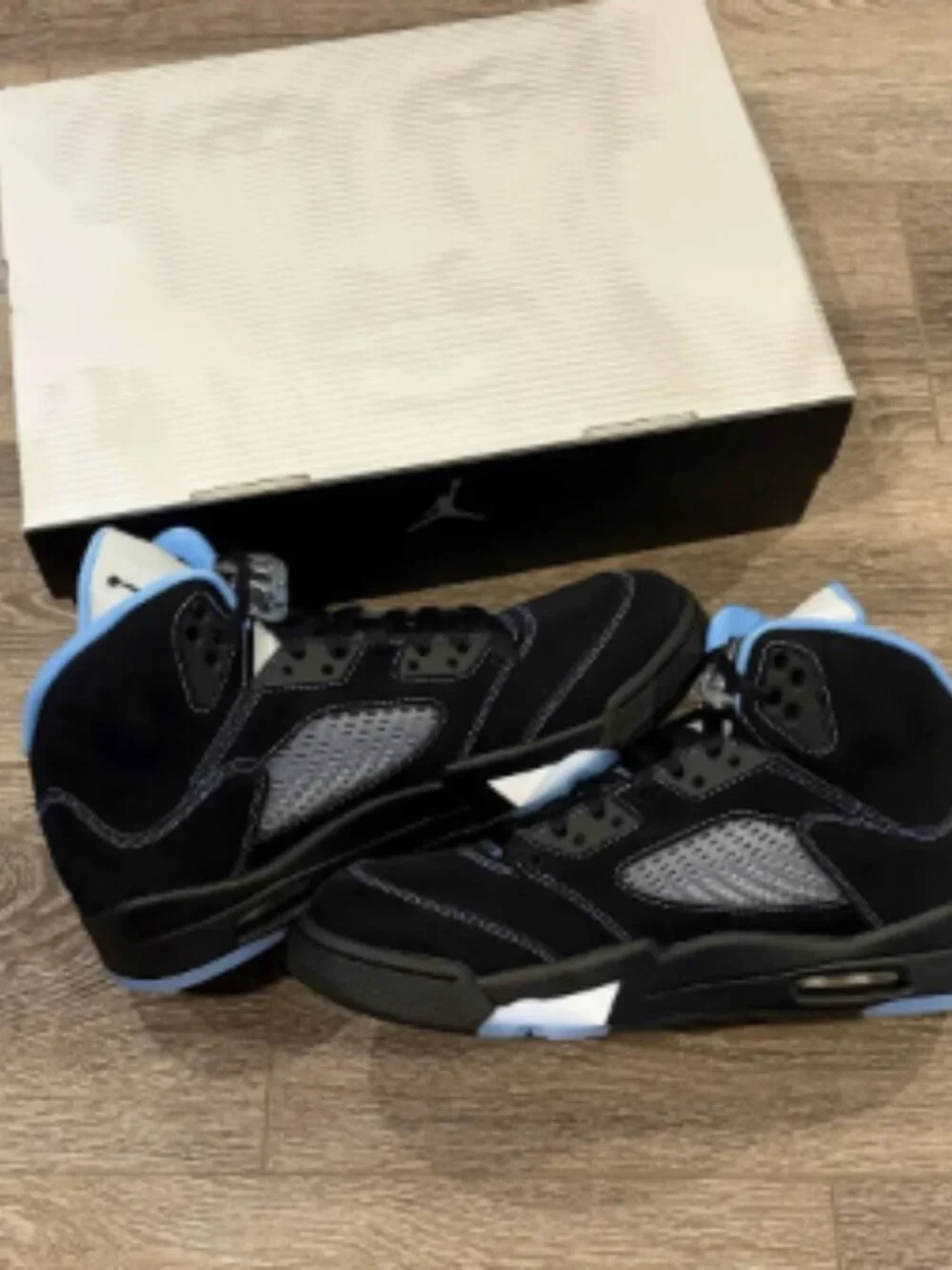 Jordan 5 Retro Black University Blue 2026